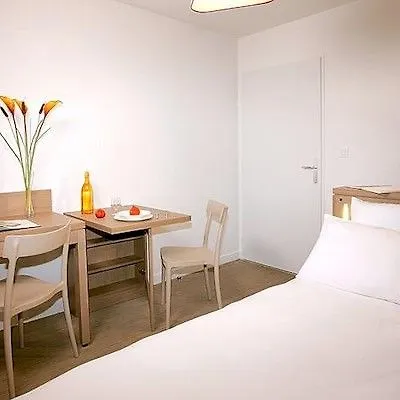 Appart'city Confort Centre Gare 3* 佩皮尼昂